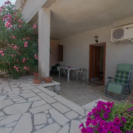 Apartment Anastasia 3 *